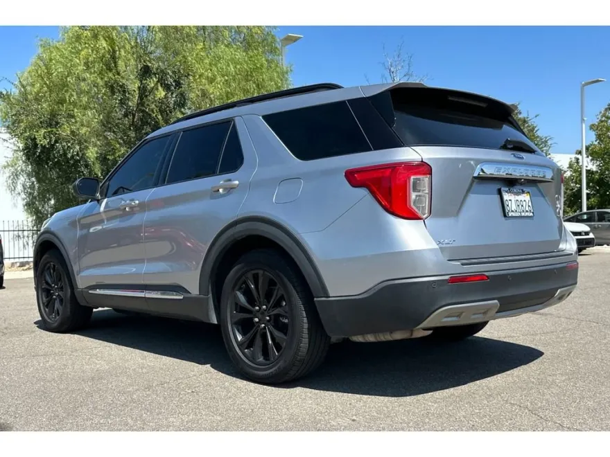 2021 Ford Explorer XLT photo 1
