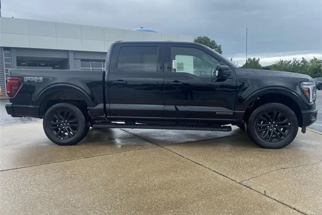 2025 Ford F-150 Lariat photo 1