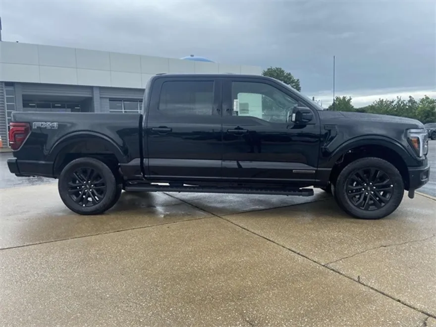2025 Ford F-150 Lariat photo 1