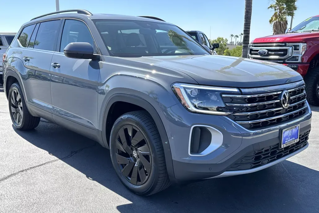 2025 Volkswagen Atlas SE Technology photo 1