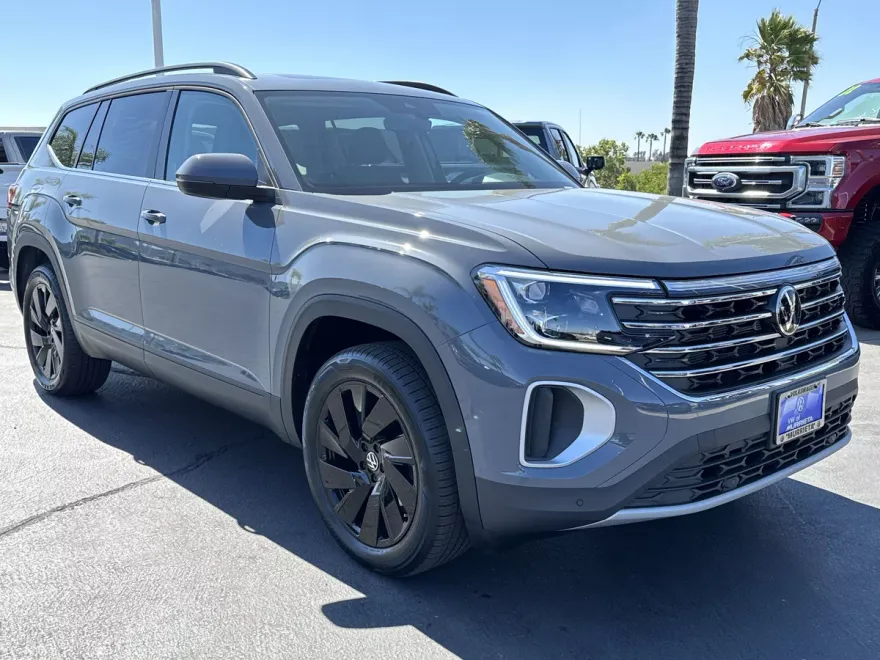 2025 Volkswagen Atlas SE Technology photo 1
