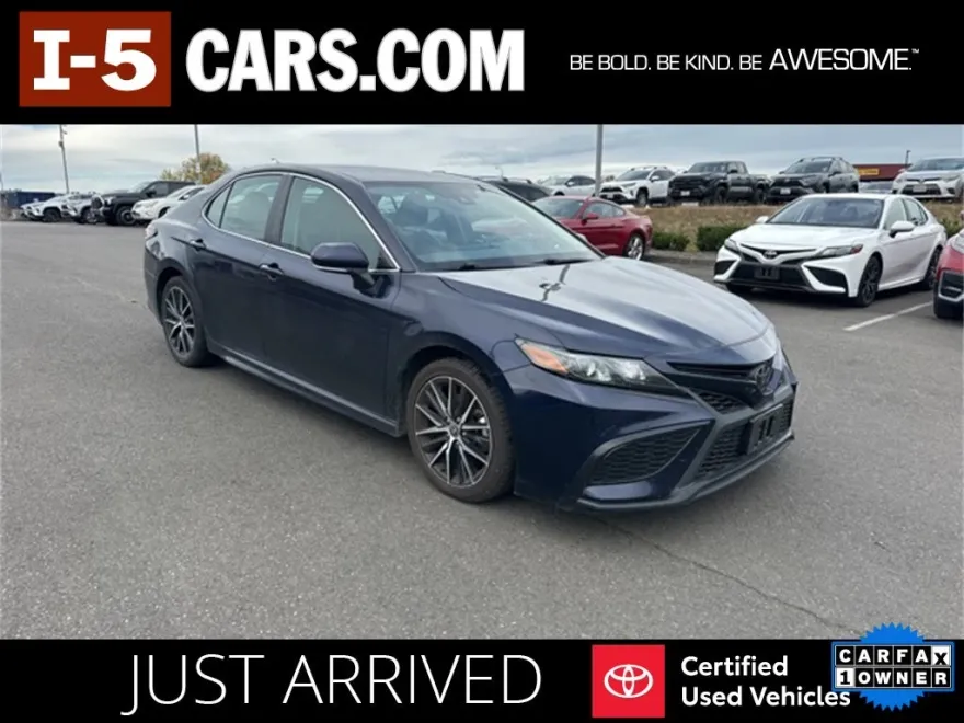 2022 Toyota Camry SE photo 1