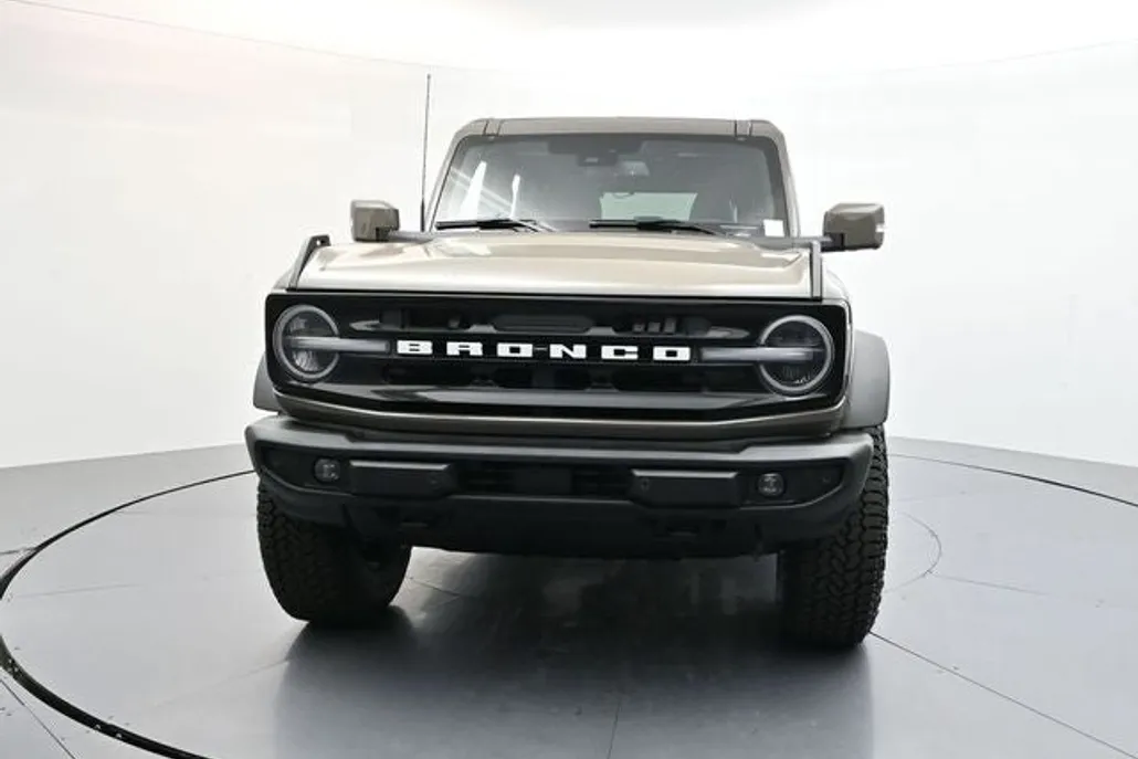 2025 Ford Bronco Outer Banks photo 1
