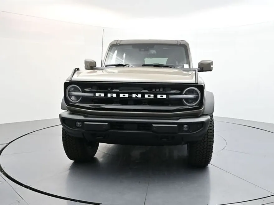 2025 Ford Bronco Outer Banks photo 1
