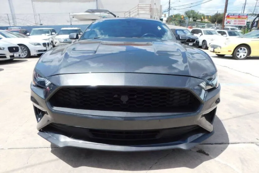 2020 Ford Mustang photo 1