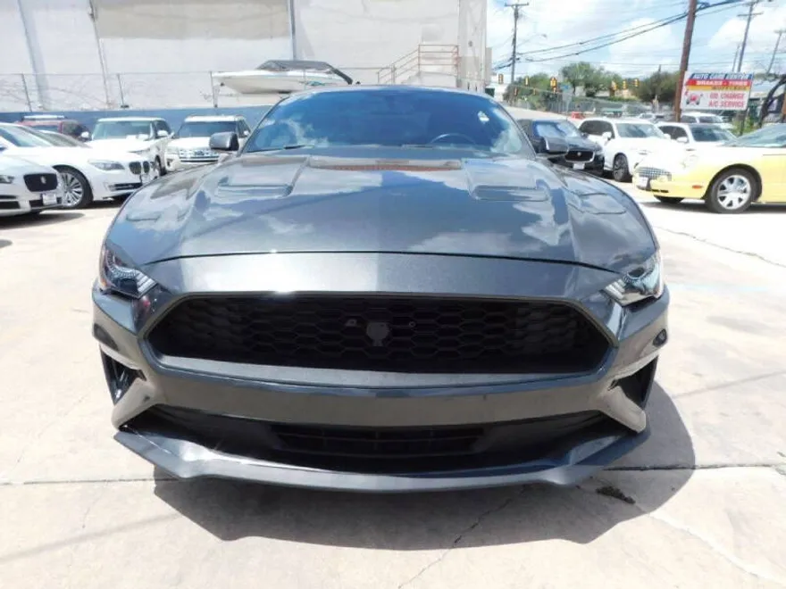 2020 Ford Mustang photo 1