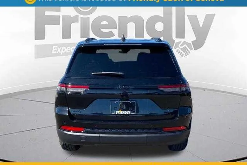 2025 Jeep Grand Cherokee Altitude photo 1