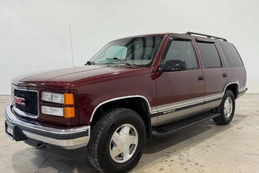 1999 Gmc Yukon SLE photo 1