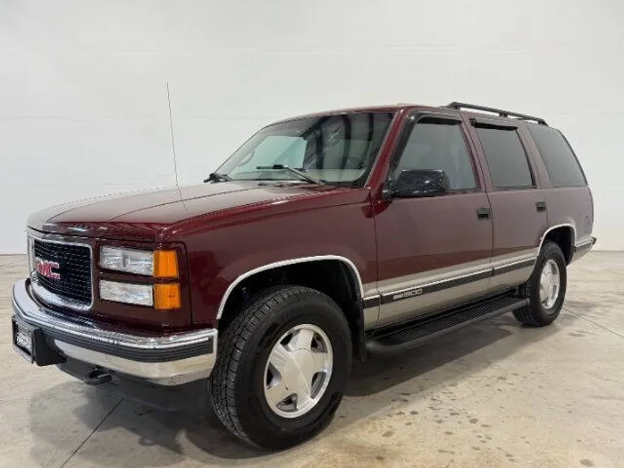 1999 Gmc Yukon SLE photo 1