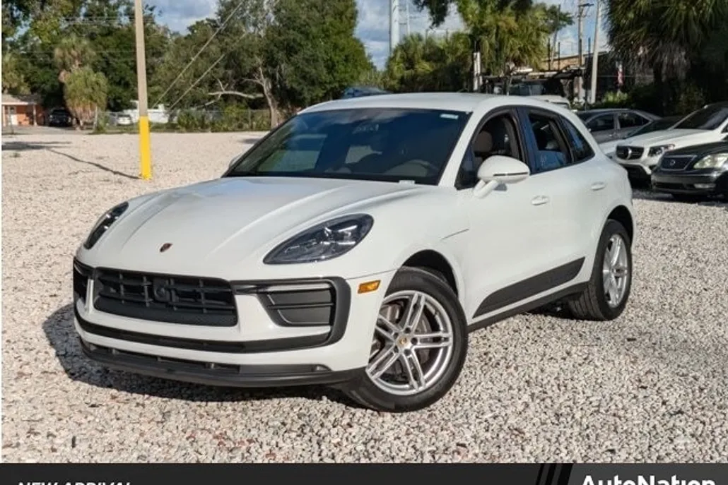 2023 Porsche Macan Base photo 1