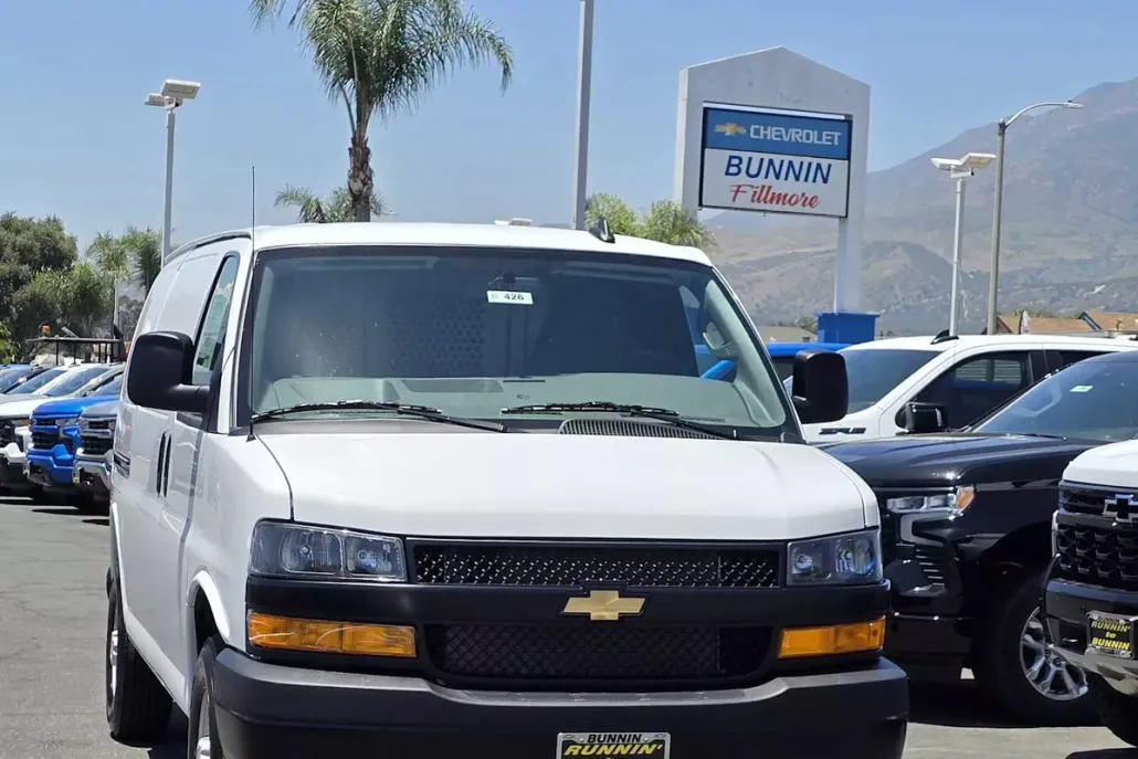 2025 Chevrolet Express Cargo 2500 photo 1