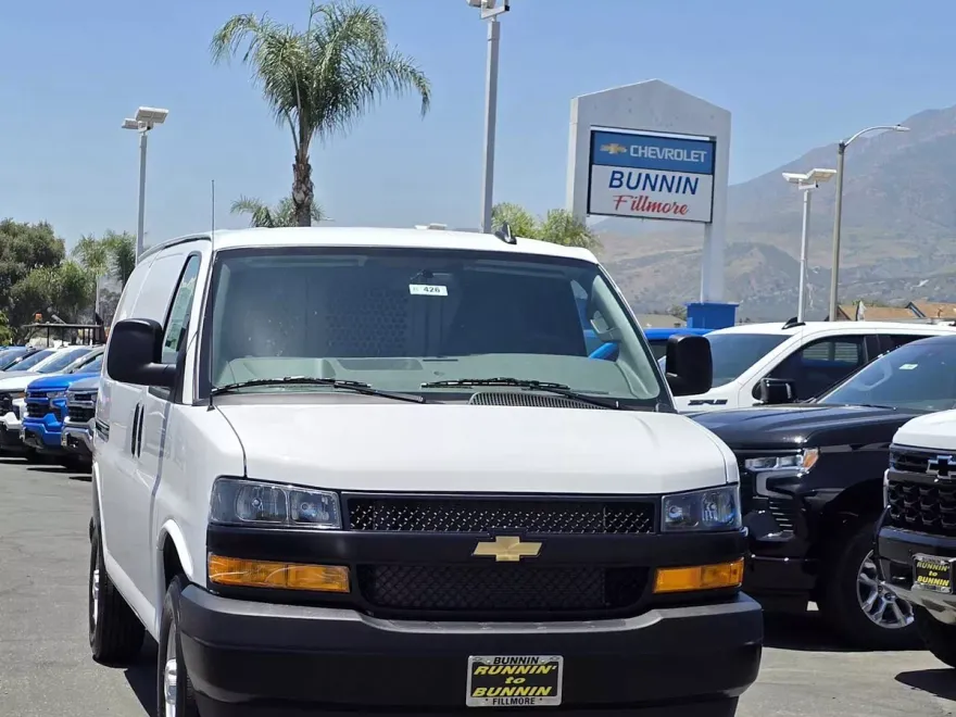 2025 Chevrolet Express Cargo 2500 photo 1