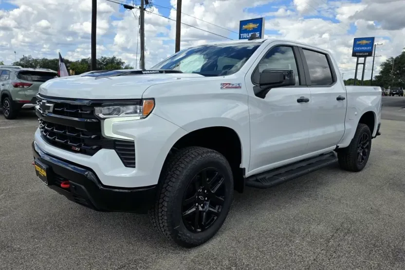 2026 Chevrolet Silverado 1500 LT Trail Boss photo 1
