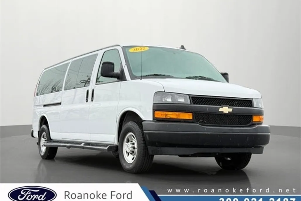 2022 Chevrolet Express 3500 LS Passenger photo 1