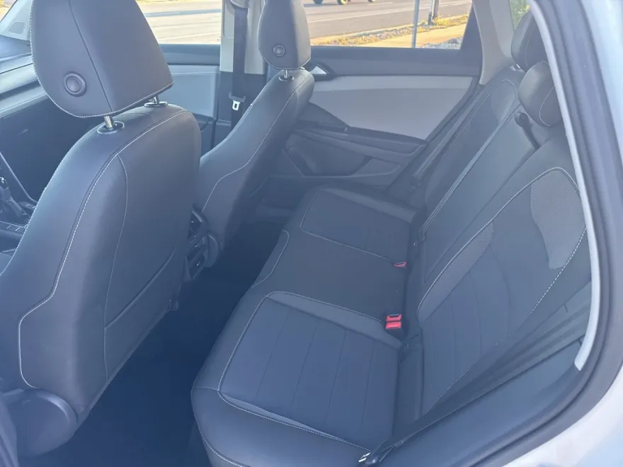2024 Volkswagen Taos SE photo 19