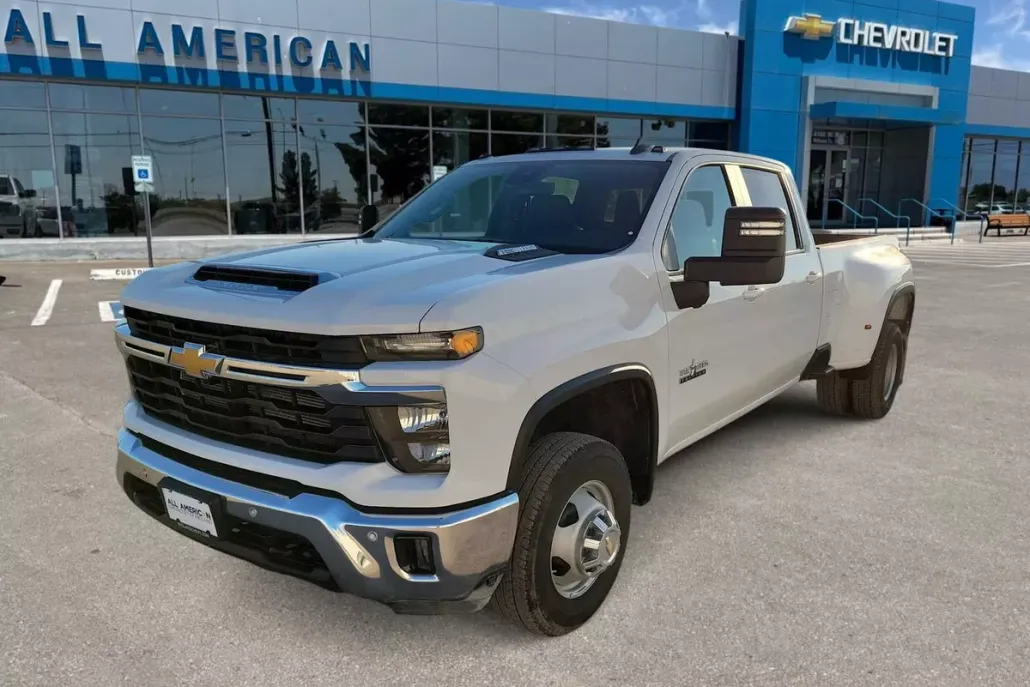 2025 Chevrolet Silverado 3500HD LT photo 1