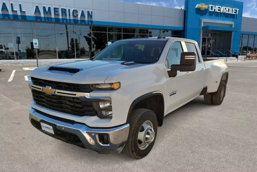2025 Chevrolet Silverado 3500HD LT photo 1