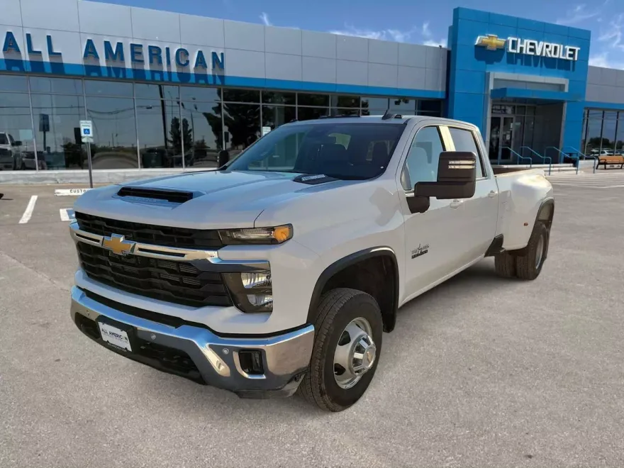 2025 Chevrolet Silverado 3500HD LT photo 1