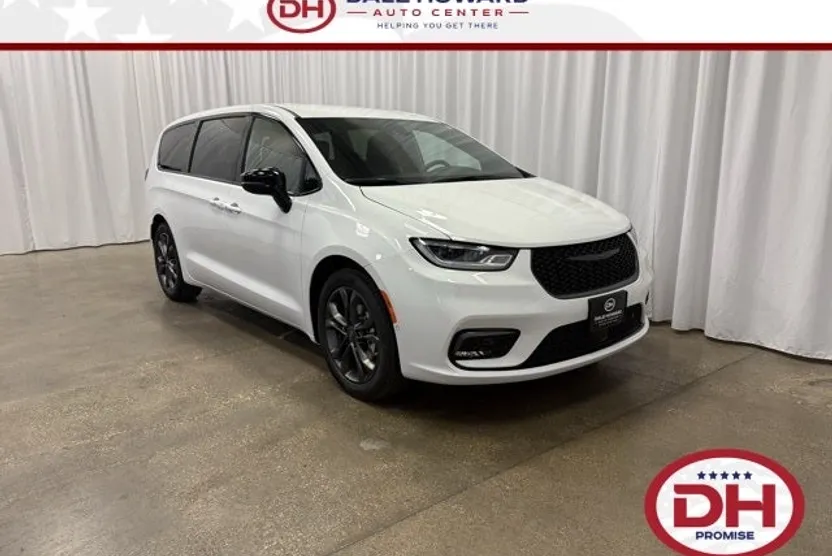 2026 Chrysler Pacifica photo 1