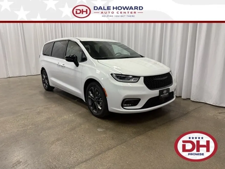 2026 Chrysler Pacifica photo 1