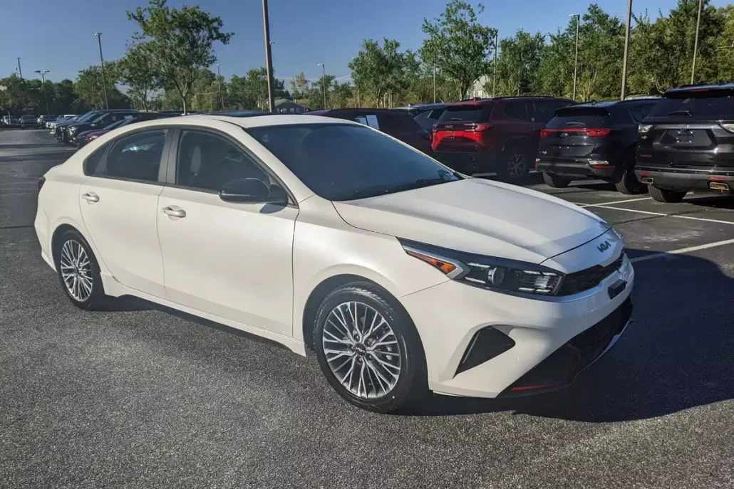 2023 Kia Forte GT-Line photo 1