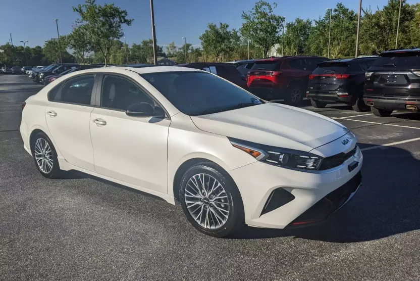 2023 Kia Forte GT-Line photo 1