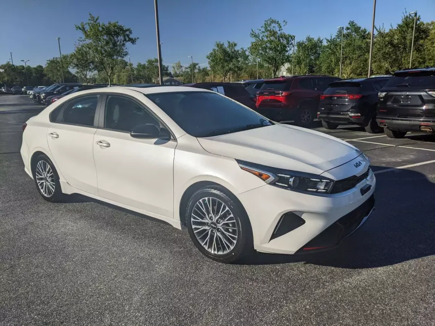 2023 Kia Forte GT-Line photo 1