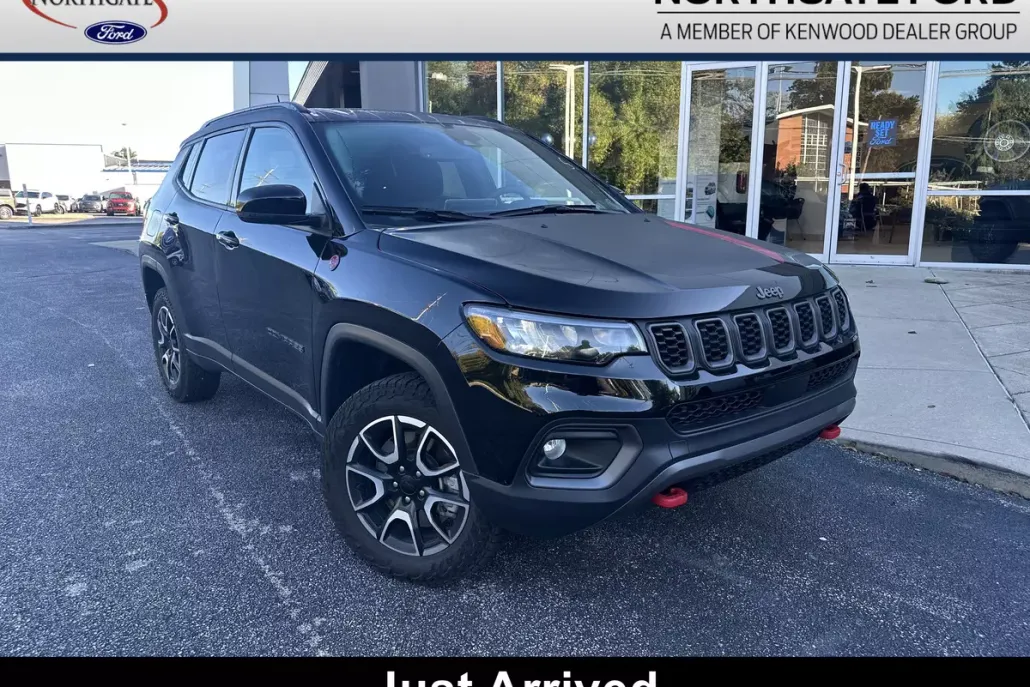 2024 Jeep Compass Trailhawk photo 1