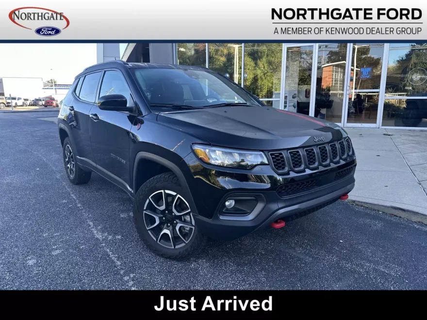 2024 Jeep Compass Trailhawk photo 1