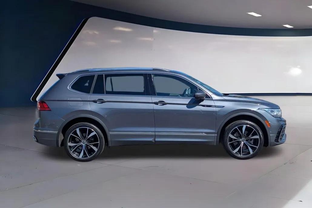 2022 Volkswagen Tiguan SEL Premium R-Line photo 1