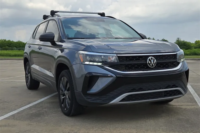 2022 Volkswagen Taos S photo 1