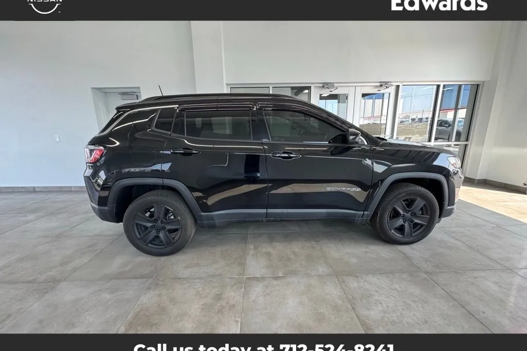2022 Jeep Compass Latitude photo 1