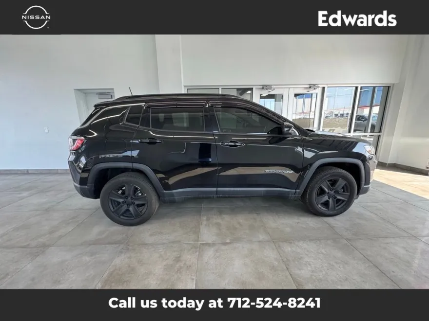 2022 Jeep Compass Latitude photo 1