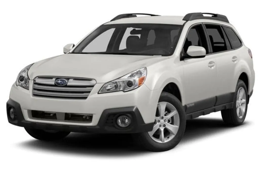 2013 Subaru Outback 2.5i Premium photo 1