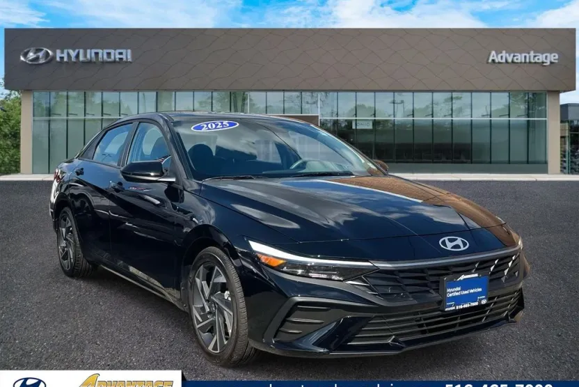 2025 Hyundai Elantra SEL Sport photo 1