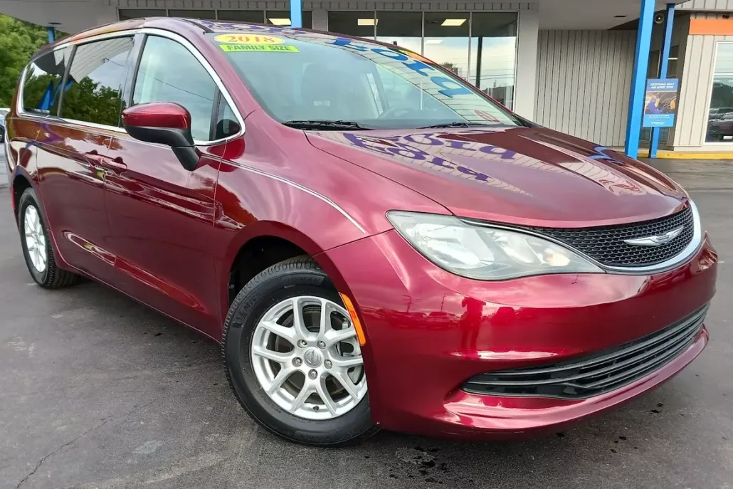 2018 Chrysler Pacifica LX photo 1