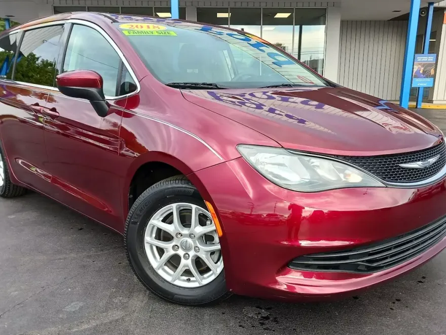 2018 Chrysler Pacifica LX photo 1