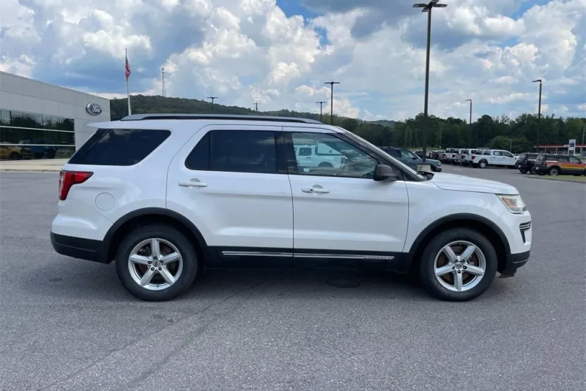 2018 Ford Explorer XLT photo 1