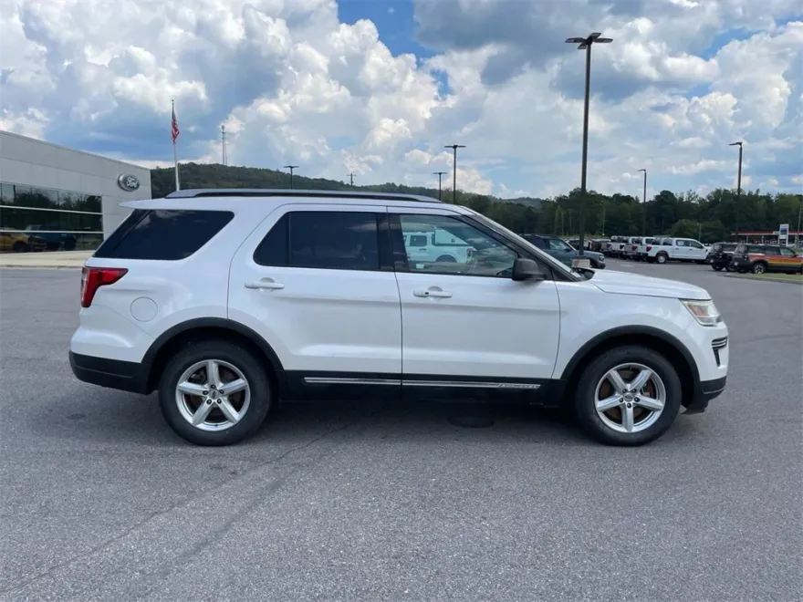 2018 Ford Explorer XLT photo 1