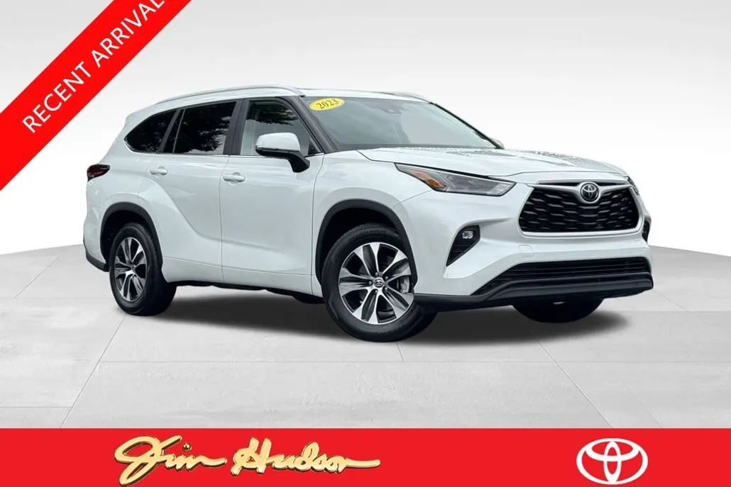 2023 Toyota Highlander XLE photo 1