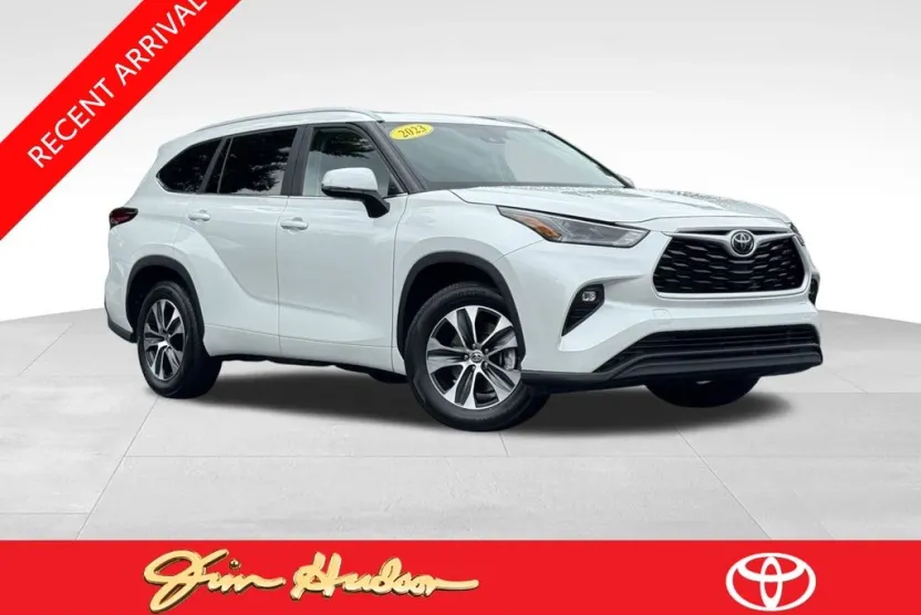 2023 Toyota Highlander XLE photo 1