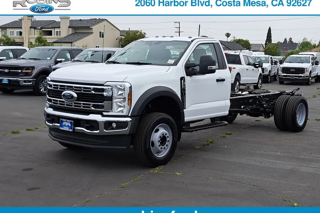 2025 Ford F-600 photo 1