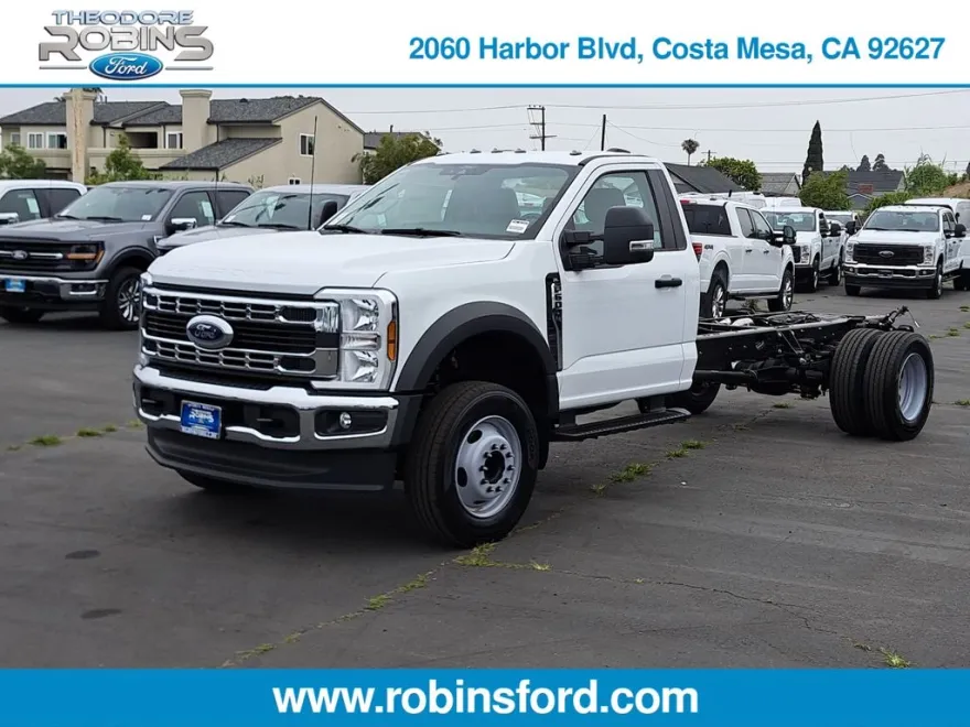 2025 Ford F-600 photo 1