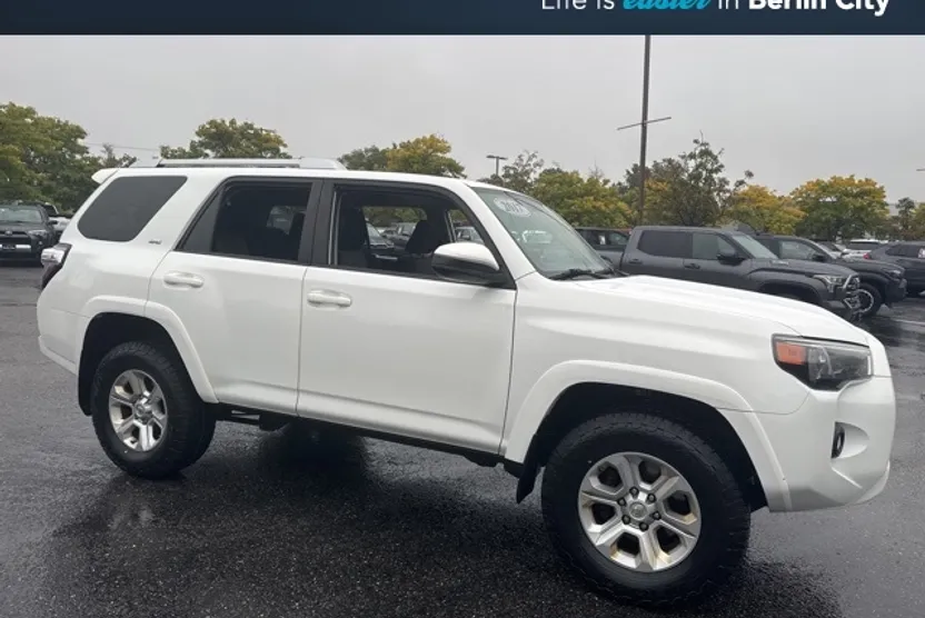 2017 Toyota 4Runner SR5 photo 1