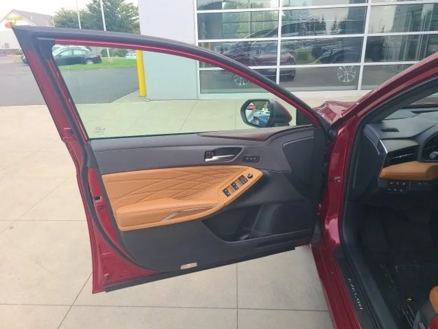 2022 Toyota Avalon Limited photo 16