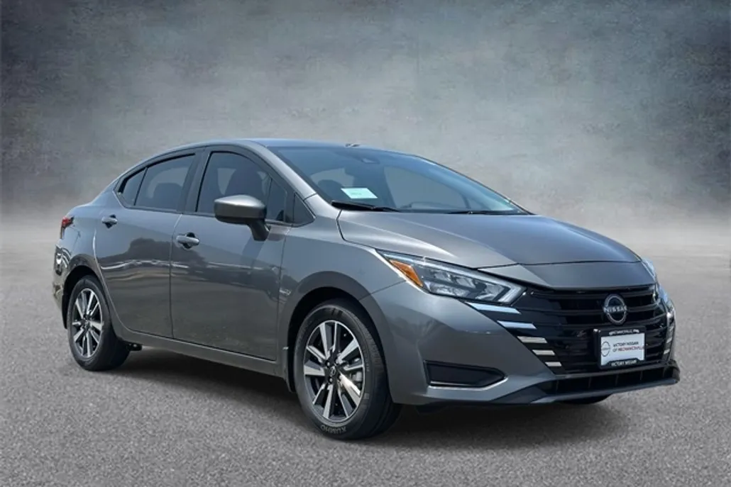 2025 Nissan Versa SV photo 1