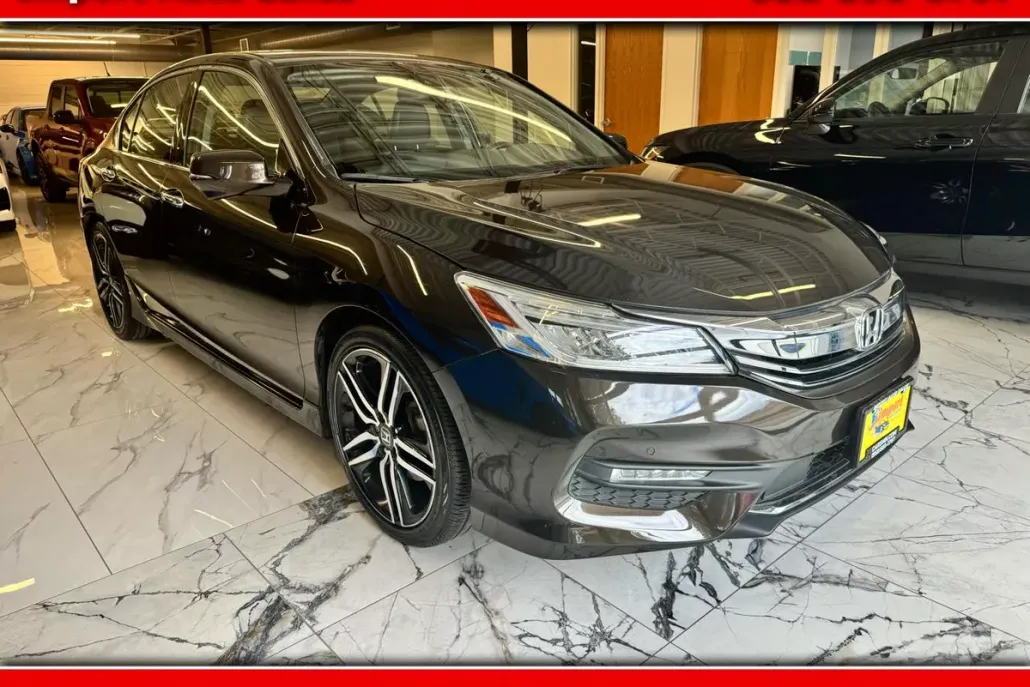 2017 Honda Accord Touring photo 1