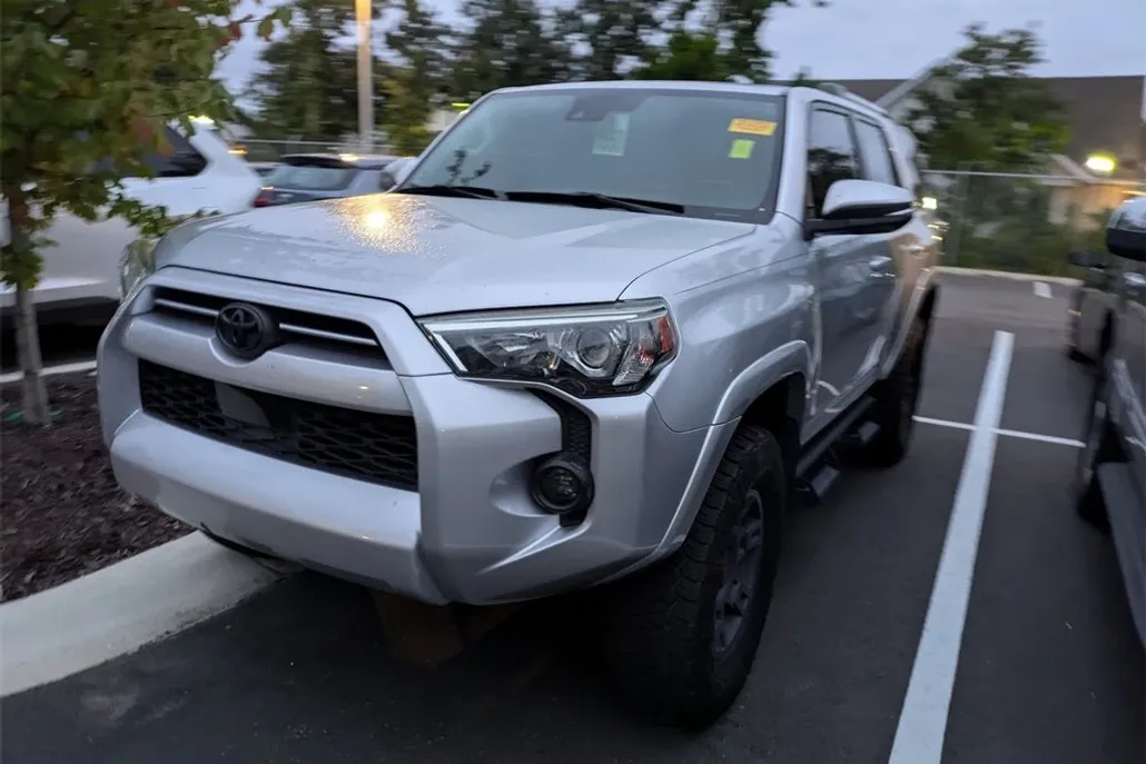 2020 Toyota 4Runner SR5 Premium photo 1