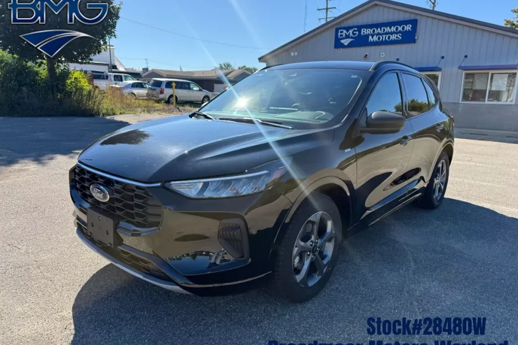 2023 Ford Escape ST-Line photo 1