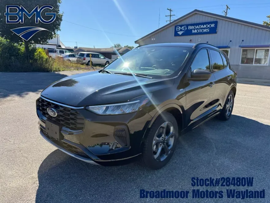 2023 Ford Escape ST-Line photo 1